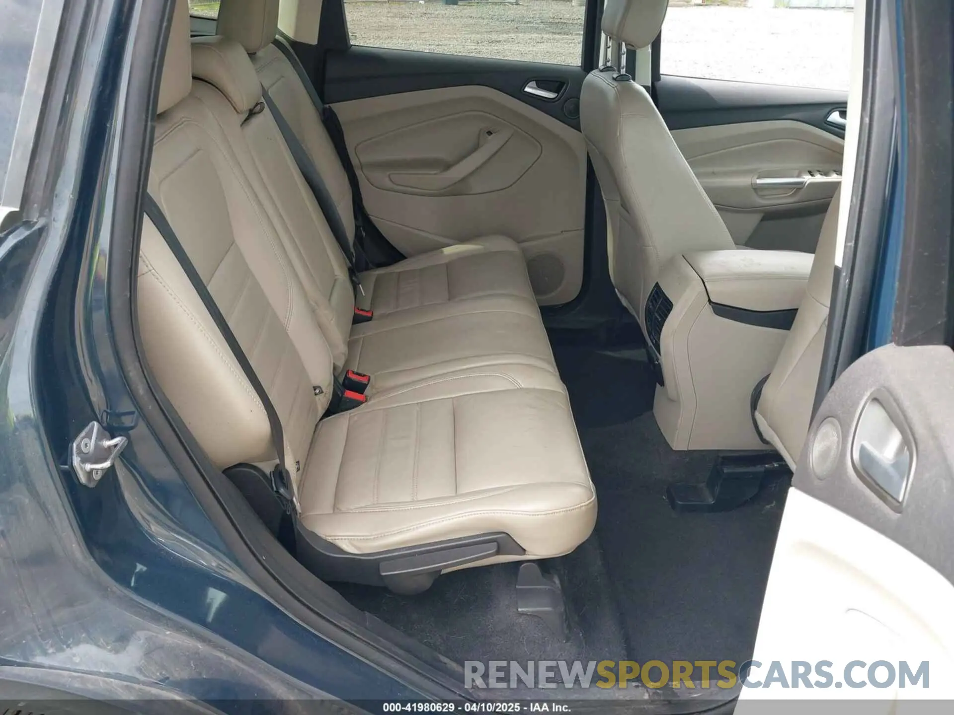 8 fotografías del automóvil dañado 1FMCU9J95KUC05369 FORD ESCAPE 2019