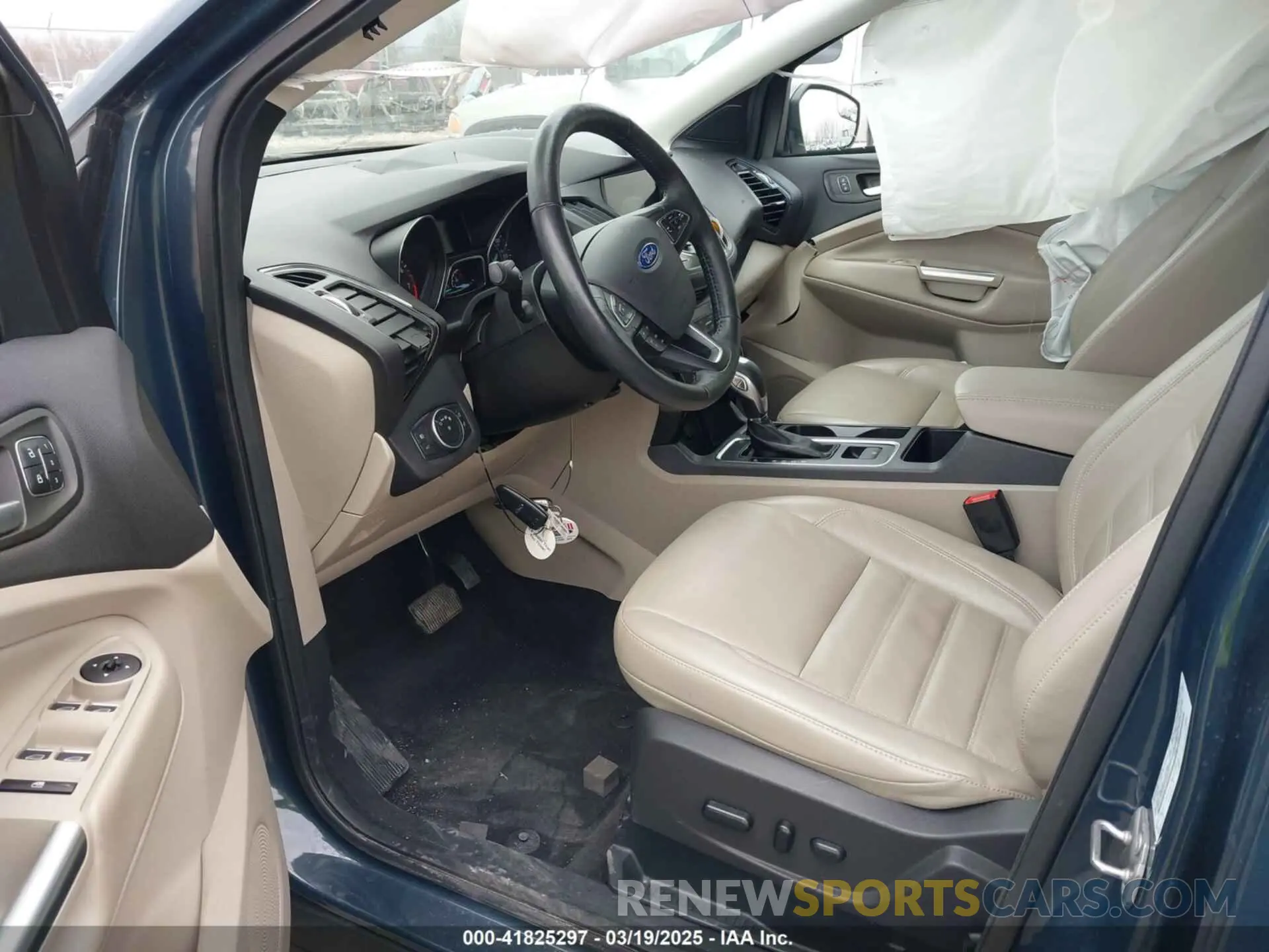 5 fotografías del automóvil dañado 1FMCU9J95KUC28621 FORD ESCAPE 2019