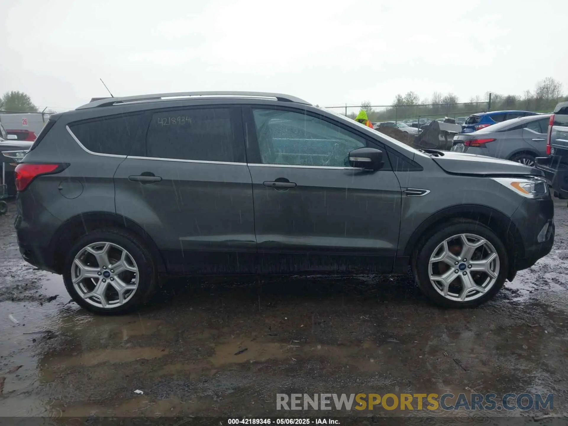 14 fotografías del automóvil dañado 1FMCU9J97KUB42825 FORD ESCAPE 2019
