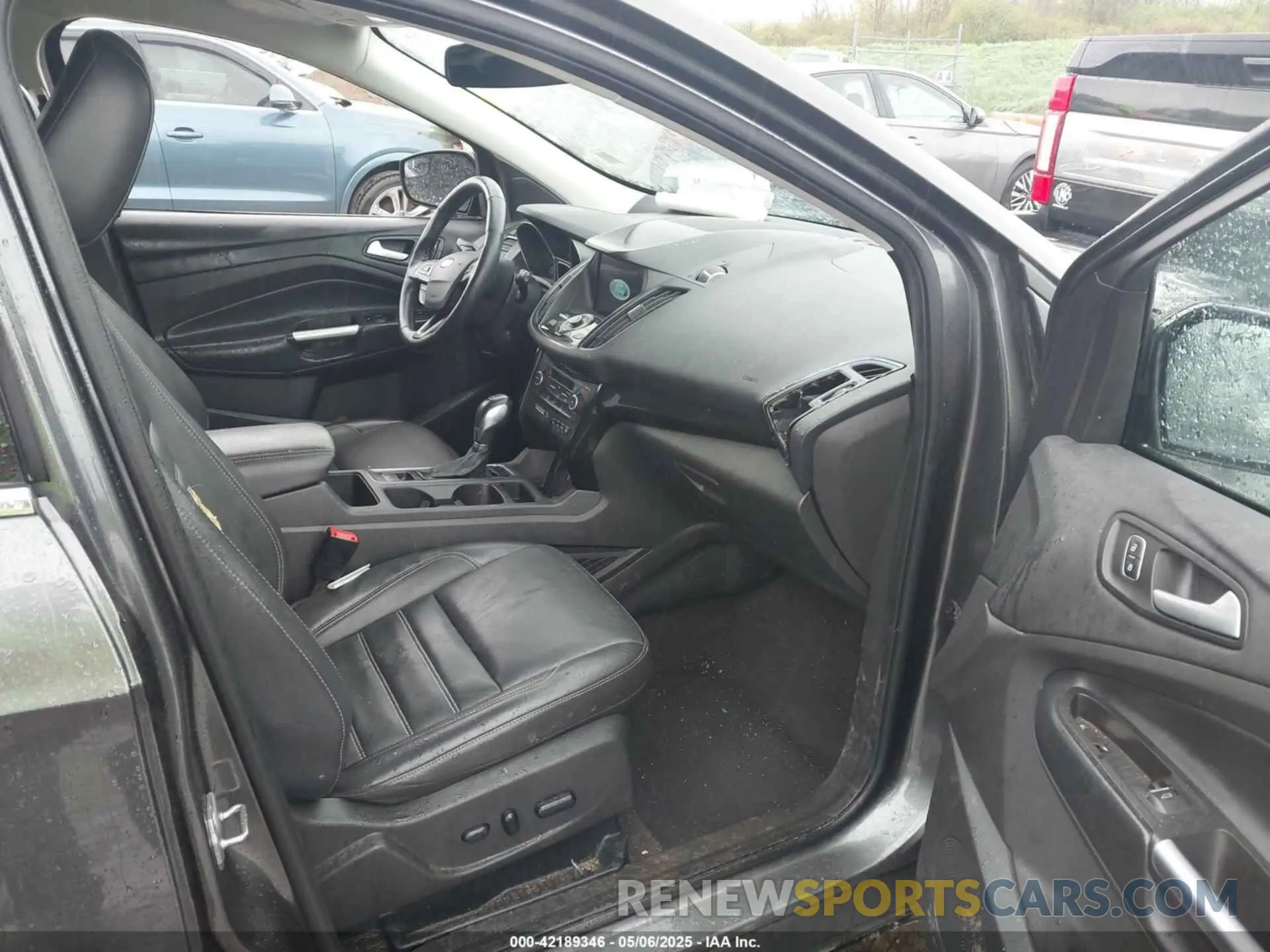 5 fotografías del automóvil dañado 1FMCU9J97KUB42825 FORD ESCAPE 2019