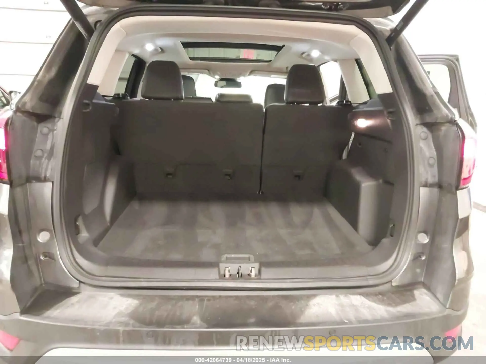 18 fotografías del automóvil dañado 1FMCU9J98KUB41991 FORD ESCAPE 2019