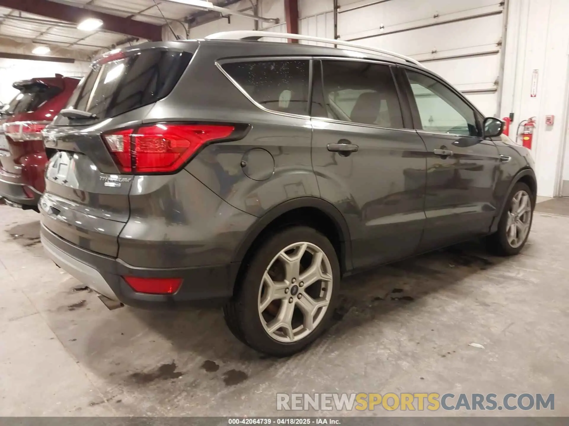 4 fotografías del automóvil dañado 1FMCU9J98KUB41991 FORD ESCAPE 2019