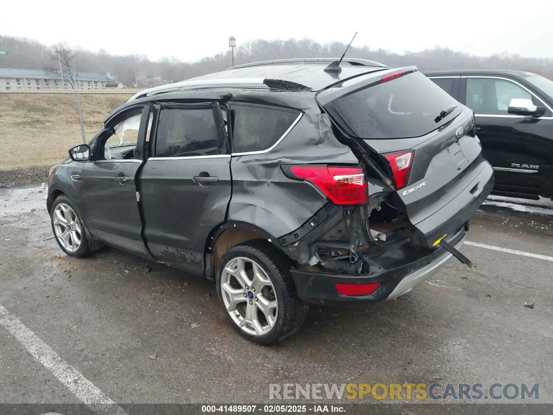 3 fotografías del automóvil dañado 1FMCU9J98KUC31190 FORD ESCAPE 2019
