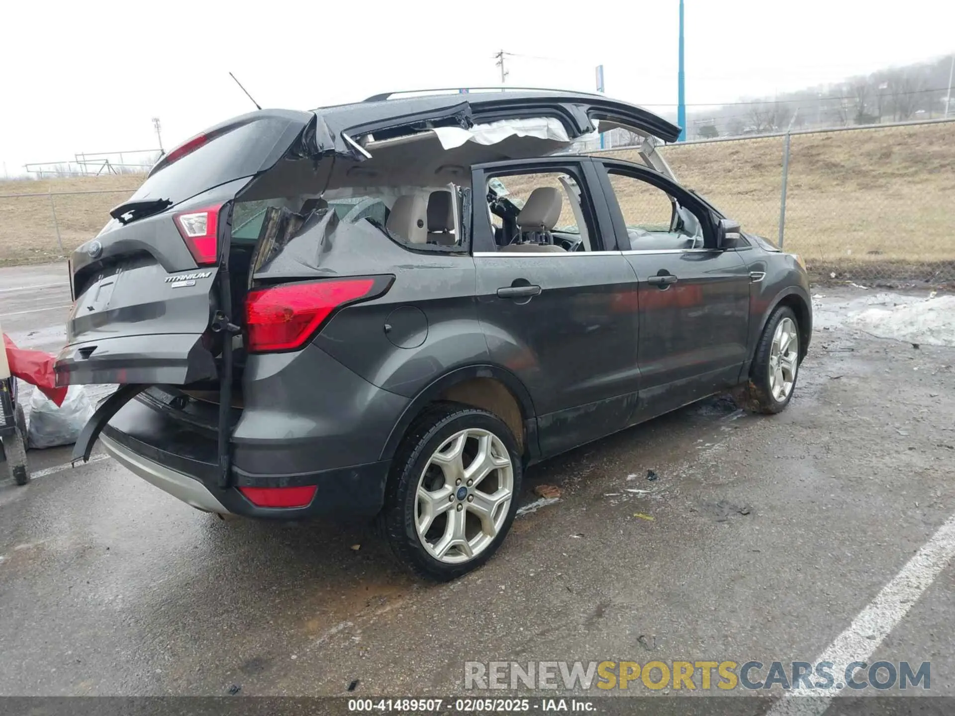4 fotografías del automóvil dañado 1FMCU9J98KUC31190 FORD ESCAPE 2019