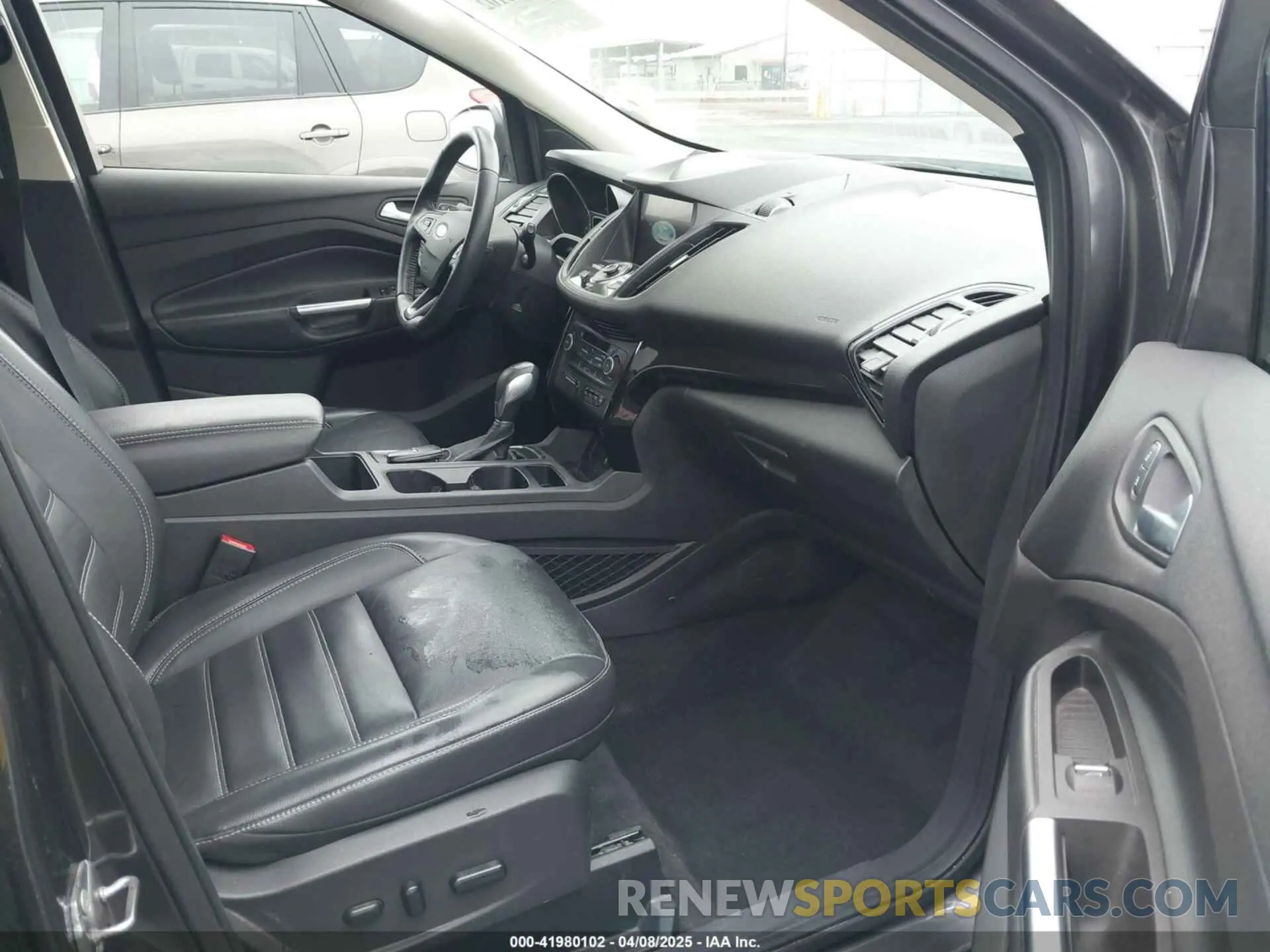 5 fotografías del automóvil dañado 1FMCU9J99KUA64158 FORD ESCAPE 2019