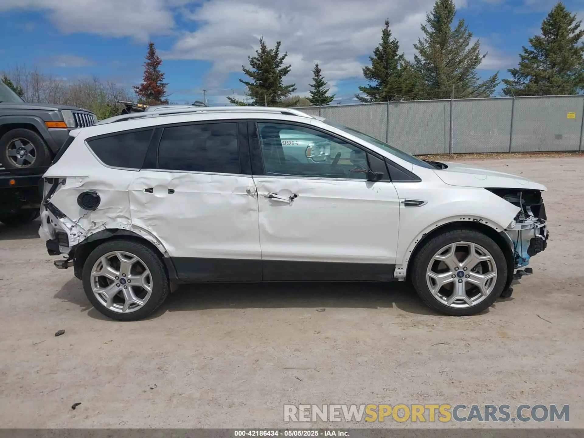 13 fotografías del automóvil dañado 1FMCU9J99KUC21963 FORD ESCAPE 2019