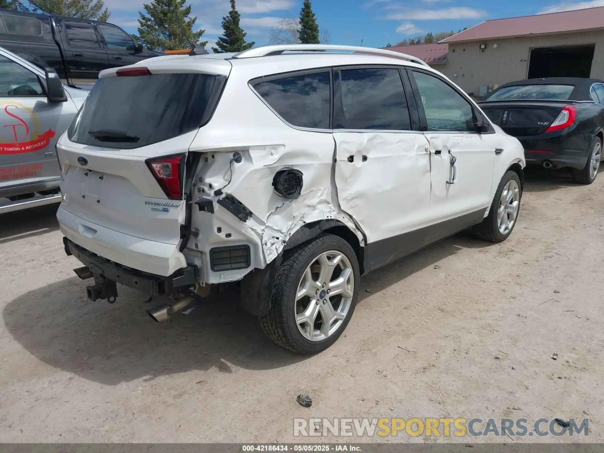 4 fotografías del automóvil dañado 1FMCU9J99KUC21963 FORD ESCAPE 2019