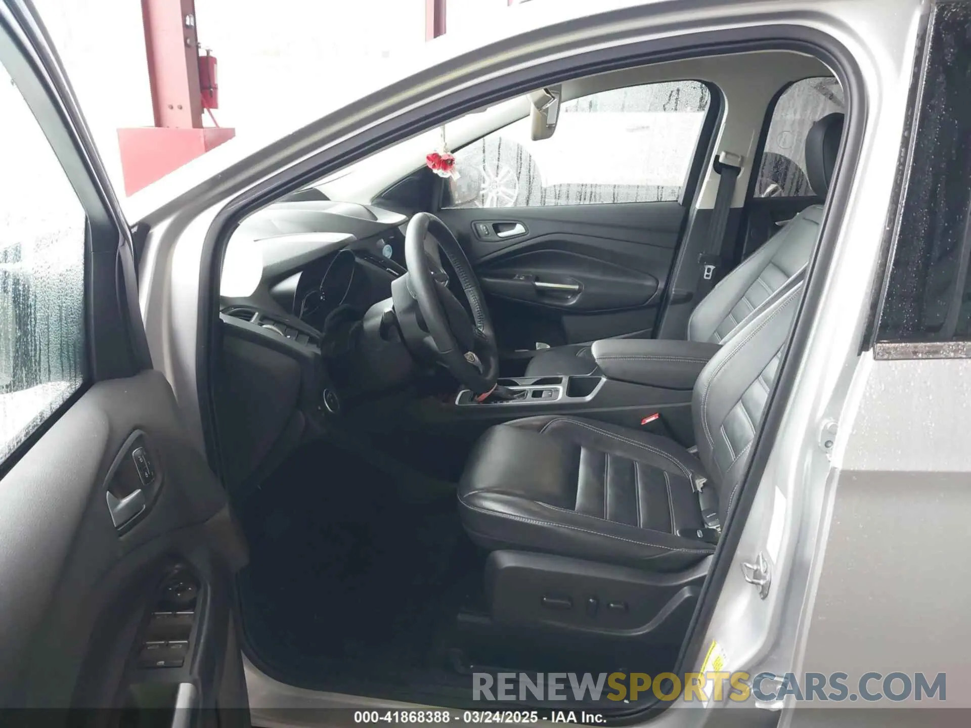5 fotografías del automóvil dañado 1FMCU9J9XKUA37695 FORD ESCAPE 2019
