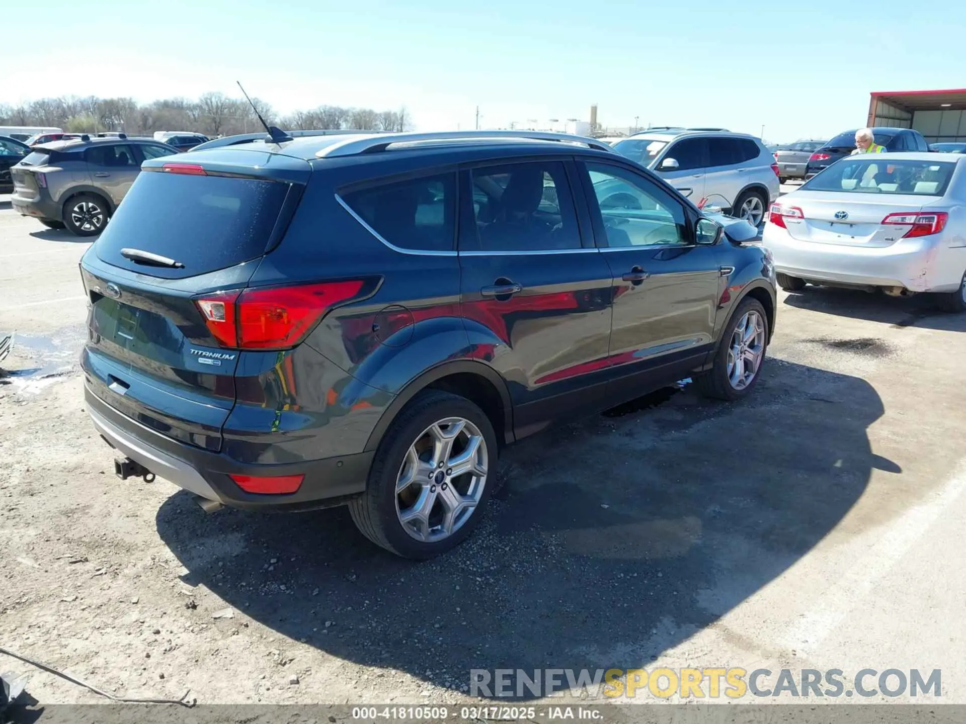 4 fotografías del automóvil dañado 1FMCU9J9XKUC26167 FORD ESCAPE 2019
