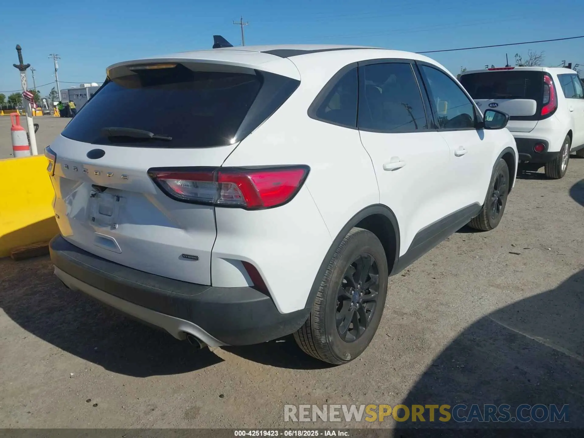 4 fotografías del automóvil dañado 1FMCU0BZ0LUA84259 FORD ESCAPE 2020