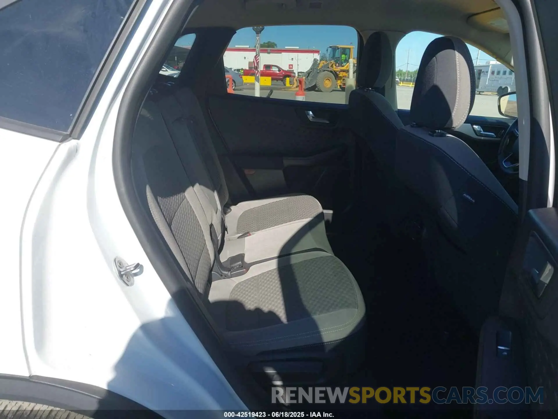 8 fotografías del automóvil dañado 1FMCU0BZ0LUA84259 FORD ESCAPE 2020