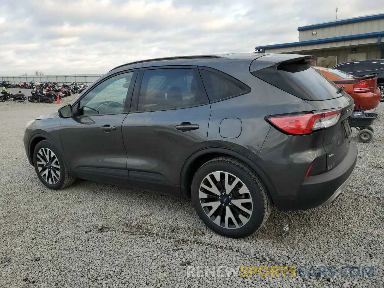 2 fotografías del automóvil dañado 1FMCU0BZ0LUB40149 FORD ESCAPE 2020