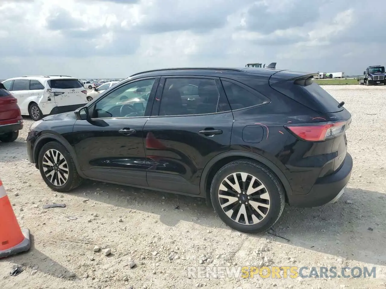 2 fotografías del automóvil dañado 1FMCU0BZ5LUB81201 FORD ESCAPE 2020