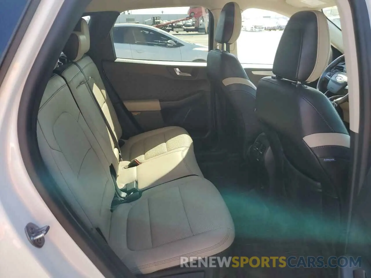 11 fotografías del automóvil dañado 1FMCU0BZ7LUB86044 FORD ESCAPE 2020