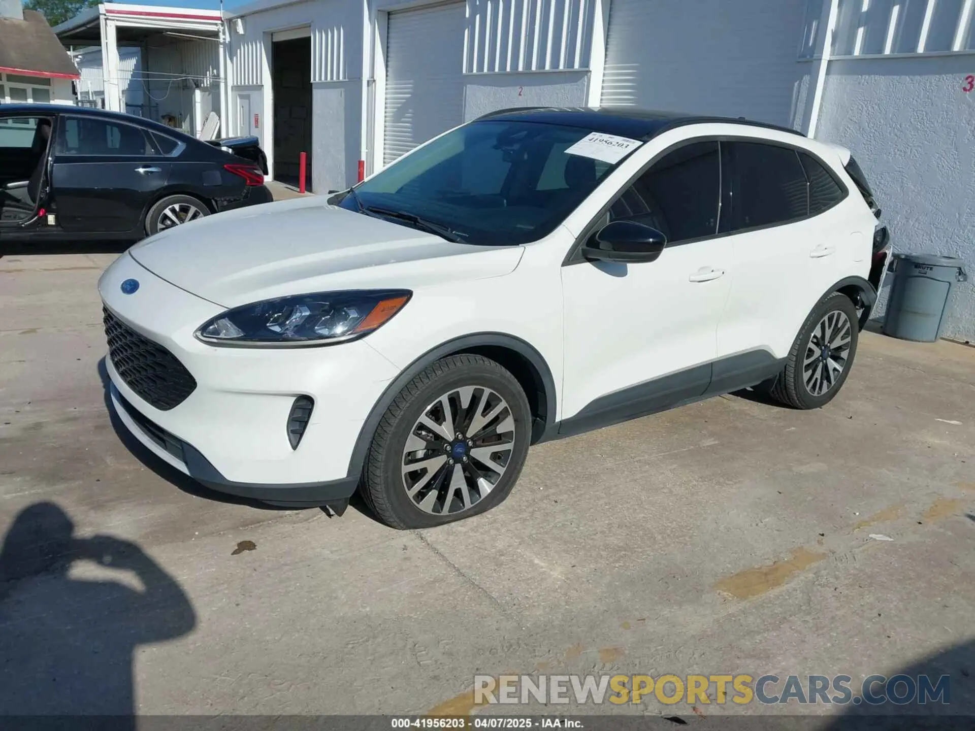 2 fotografías del automóvil dañado 1FMCU0BZ9LUB38786 FORD ESCAPE 2020