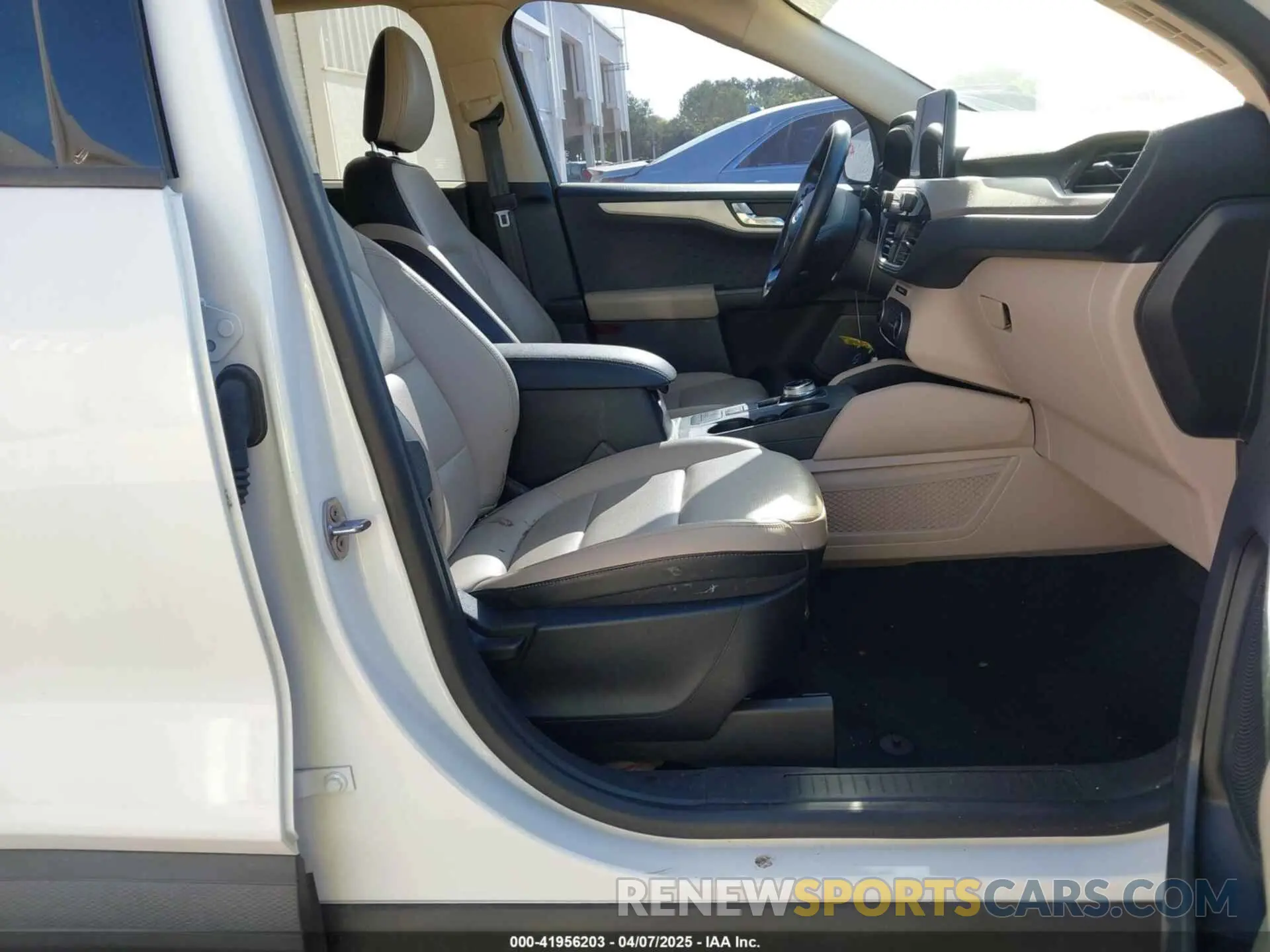 5 fotografías del automóvil dañado 1FMCU0BZ9LUB38786 FORD ESCAPE 2020