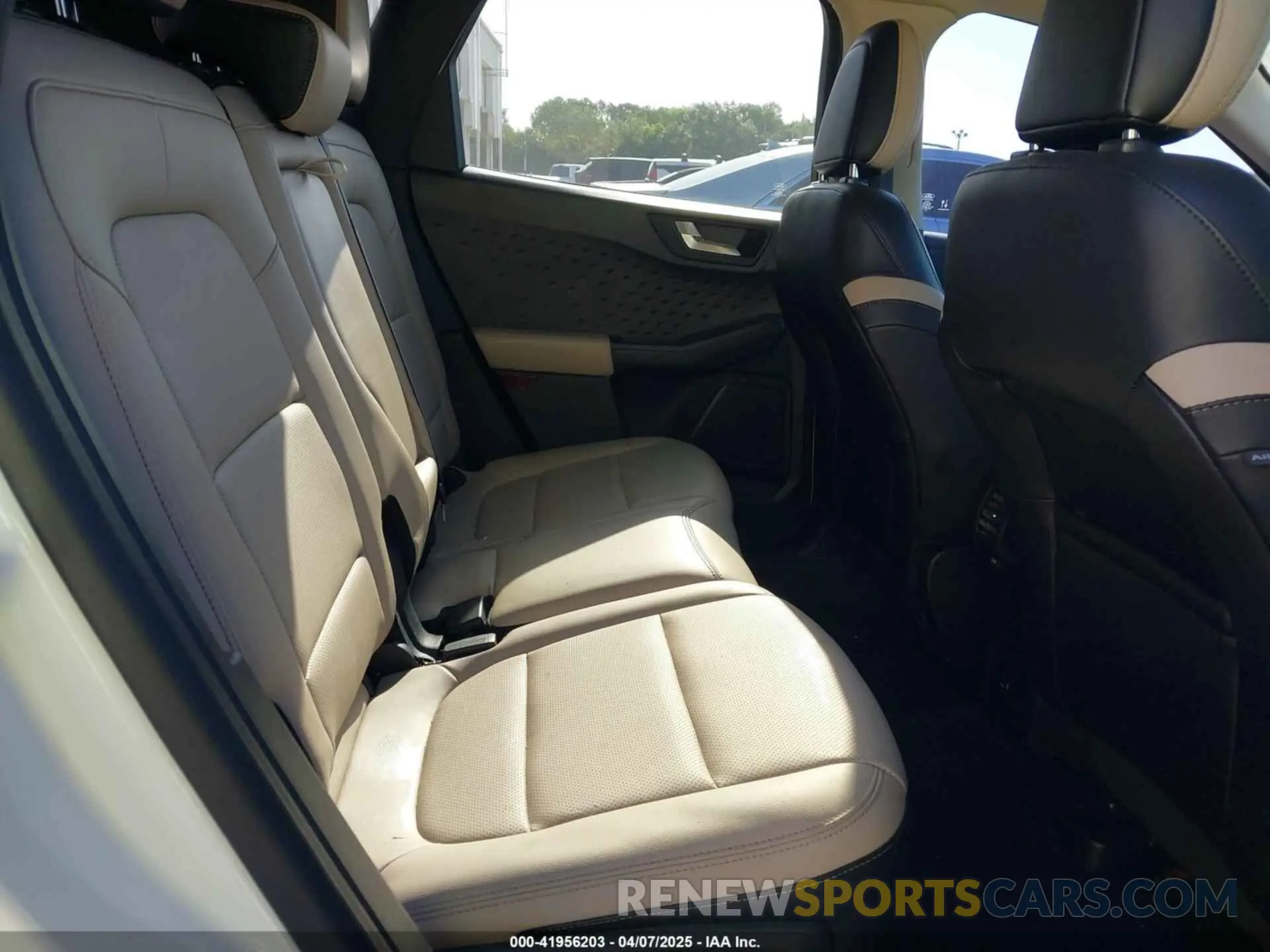 8 fotografías del automóvil dañado 1FMCU0BZ9LUB38786 FORD ESCAPE 2020
