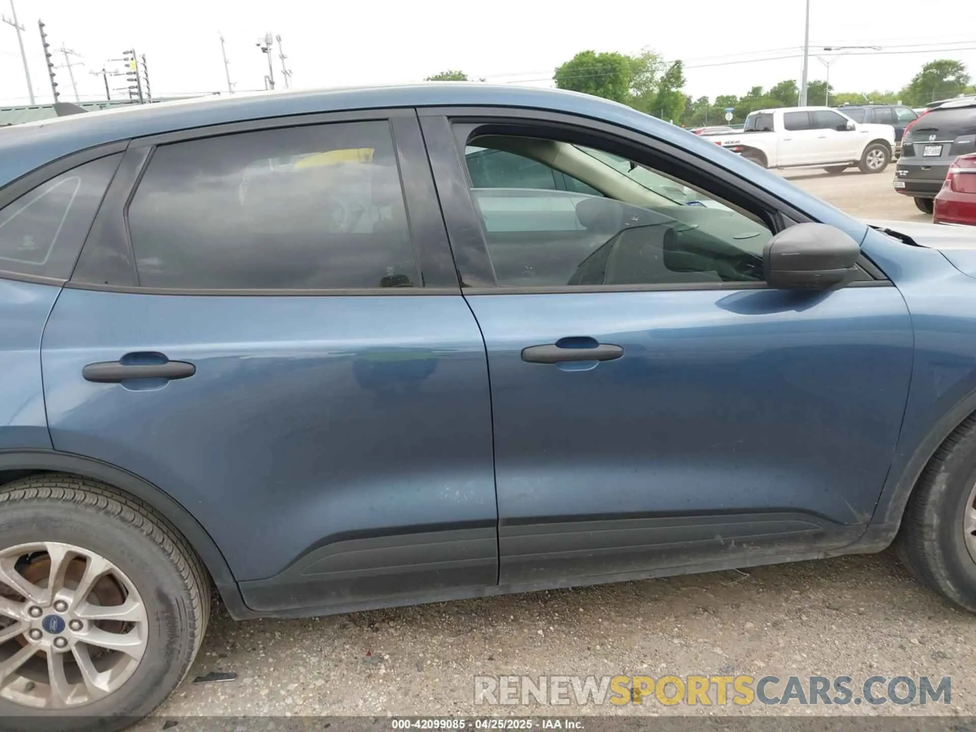 12 fotografías del automóvil dañado 1FMCU0F60LUC52398 FORD ESCAPE 2020