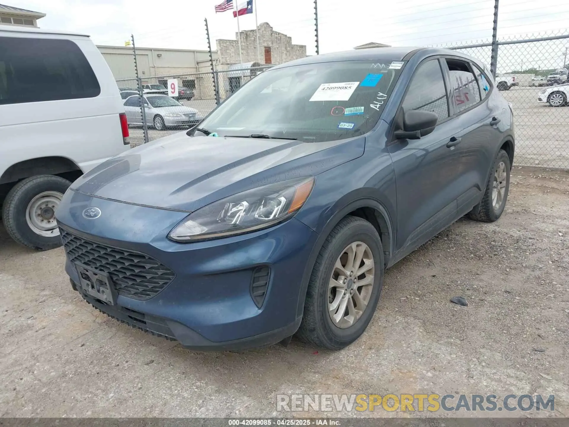 2 fotografías del automóvil dañado 1FMCU0F60LUC52398 FORD ESCAPE 2020