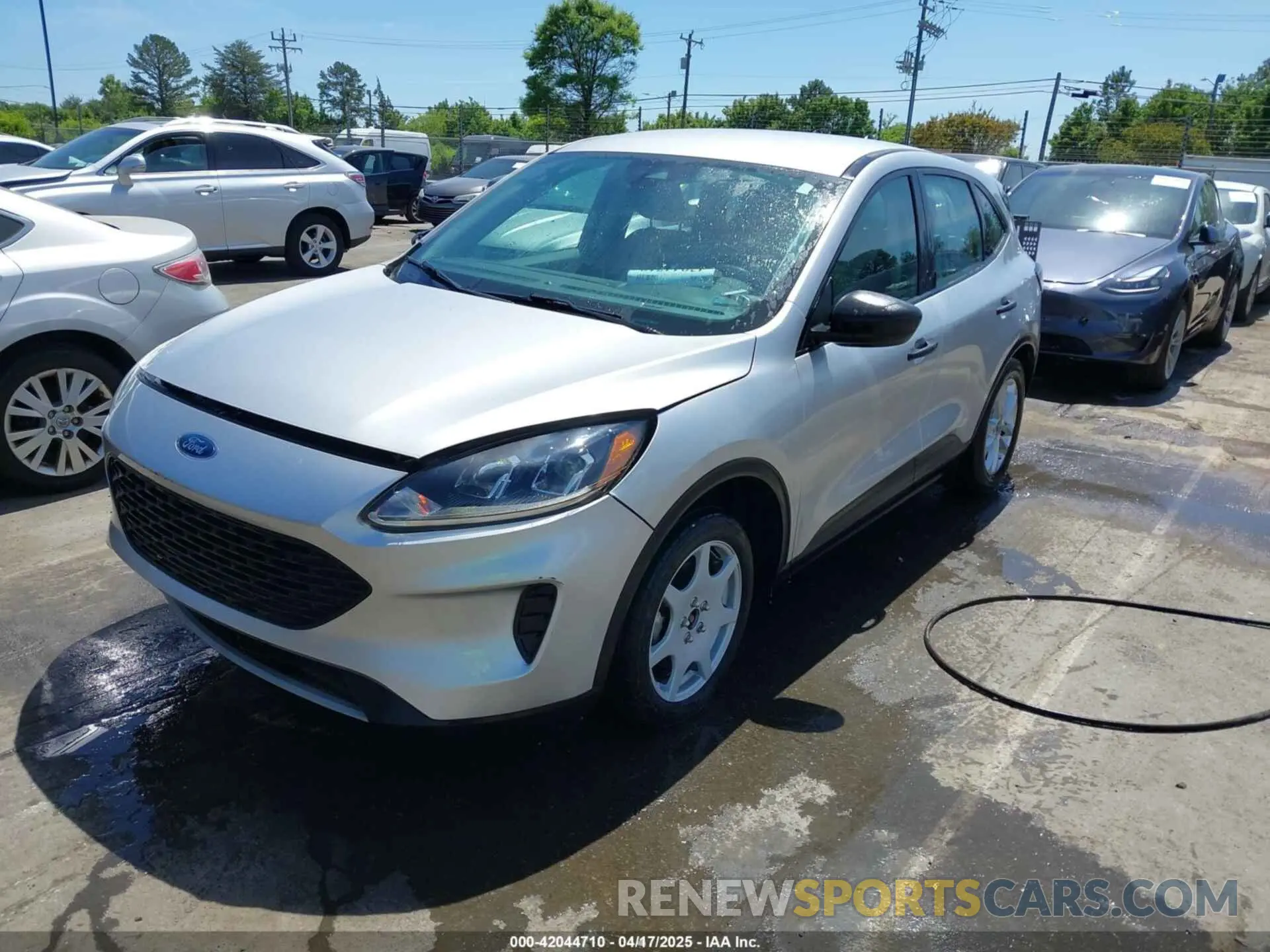 2 fotografías del automóvil dañado 1FMCU0F62LUA22703 FORD ESCAPE 2020