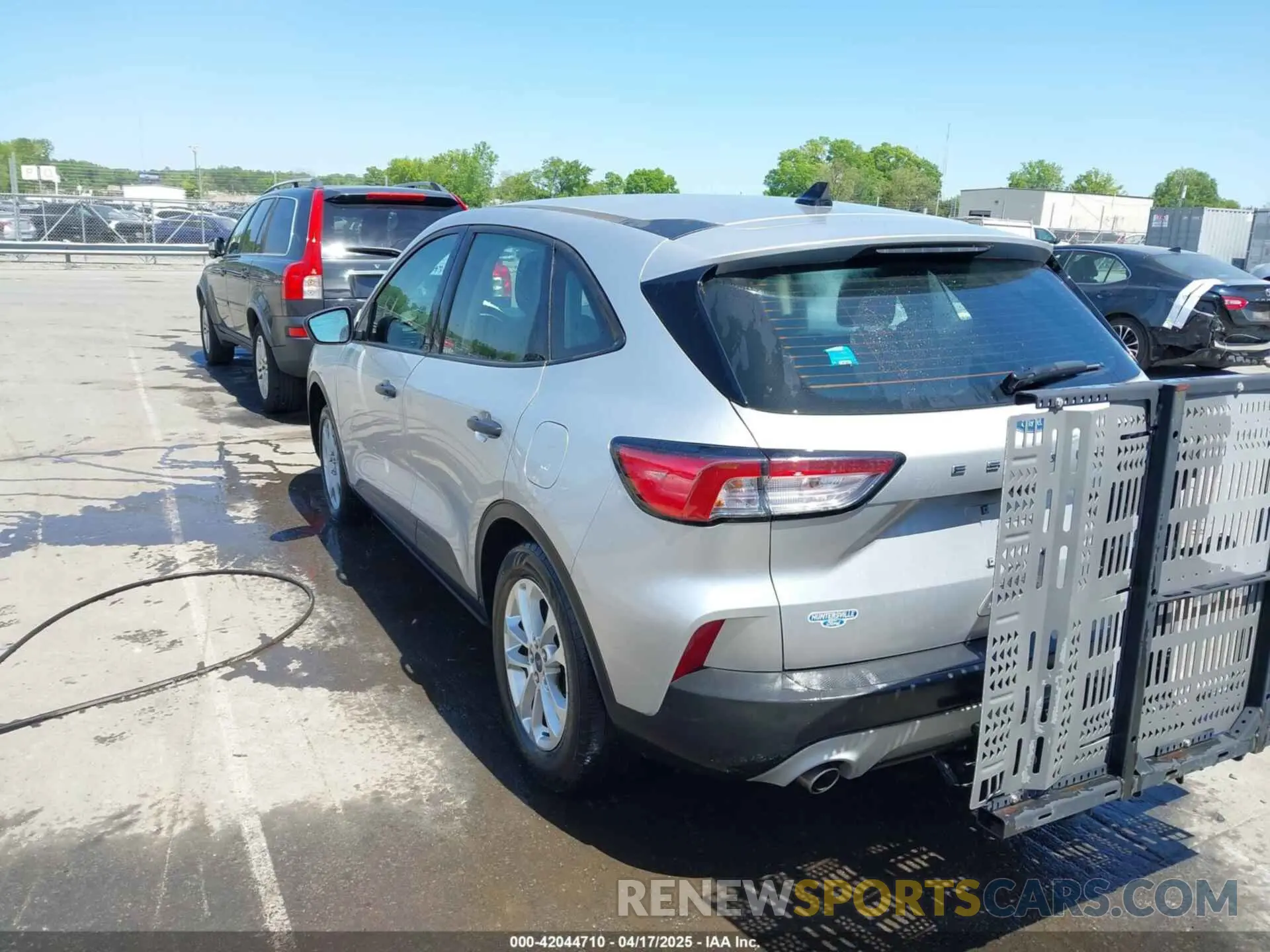 3 fotografías del automóvil dañado 1FMCU0F62LUA22703 FORD ESCAPE 2020