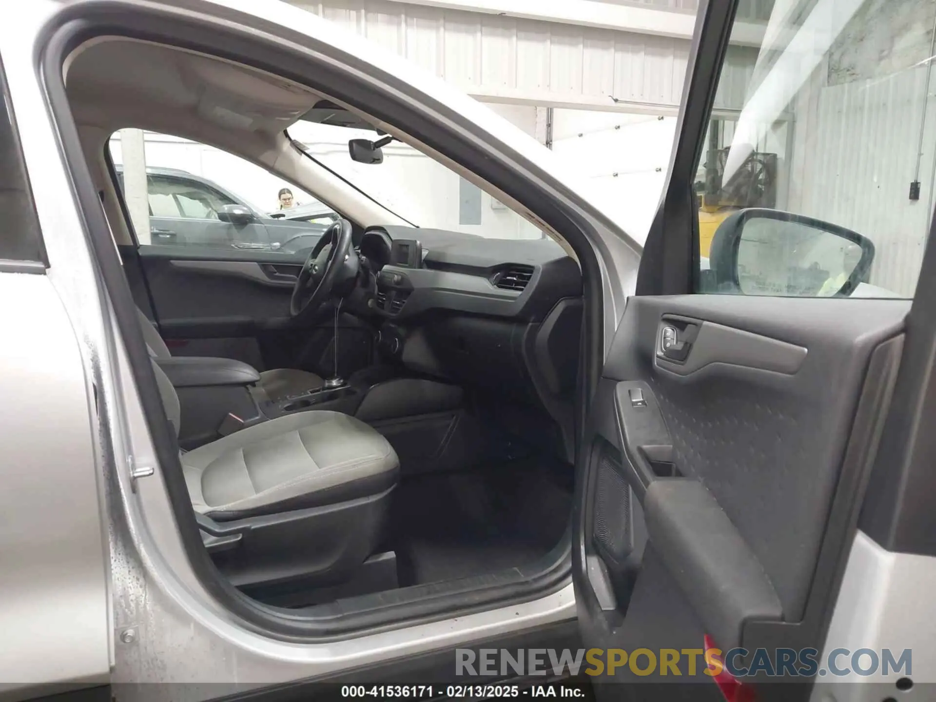 5 fotografías del automóvil dañado 1FMCU0F64LUA84300 FORD ESCAPE 2020