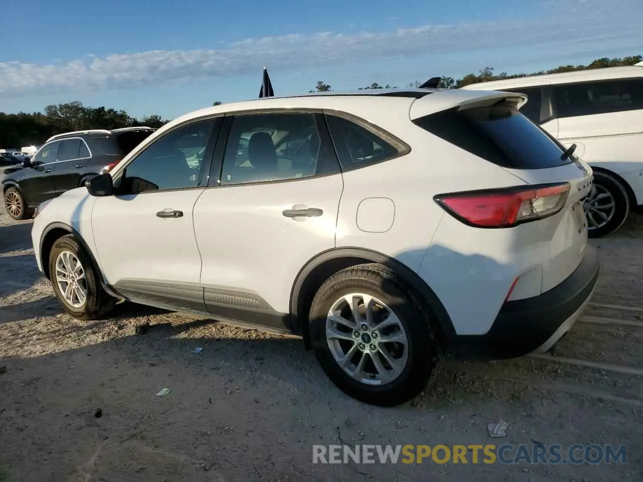 2 fotografías del automóvil dañado 1FMCU0F66LUA83049 FORD ESCAPE 2020