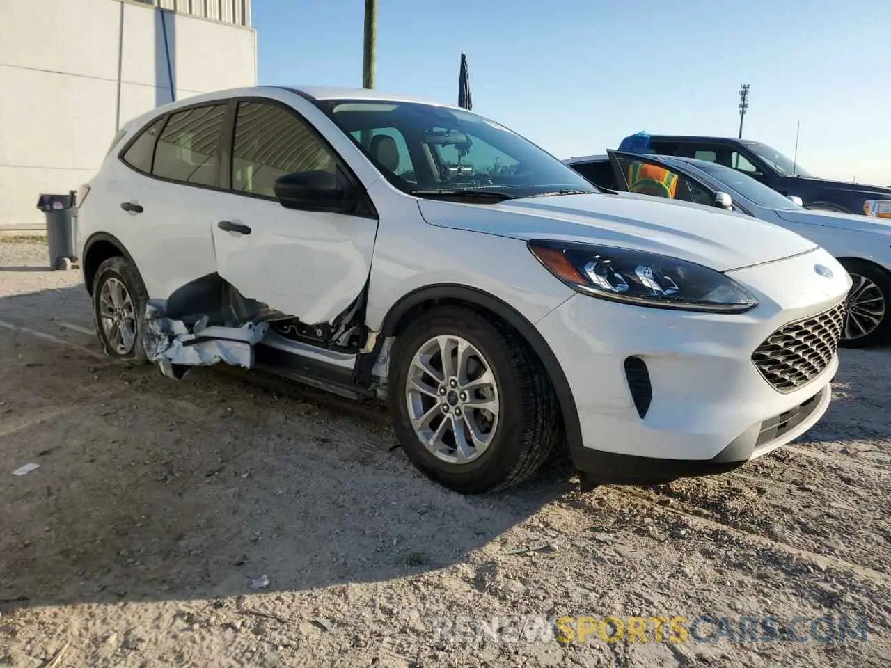 4 fotografías del automóvil dañado 1FMCU0F66LUA83049 FORD ESCAPE 2020