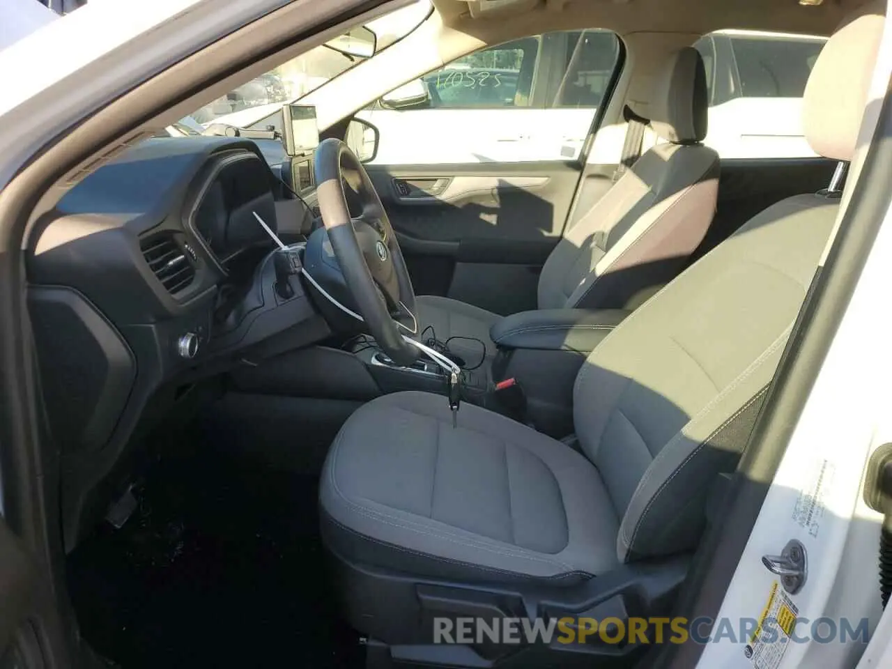 7 fotografías del automóvil dañado 1FMCU0F66LUA83049 FORD ESCAPE 2020
