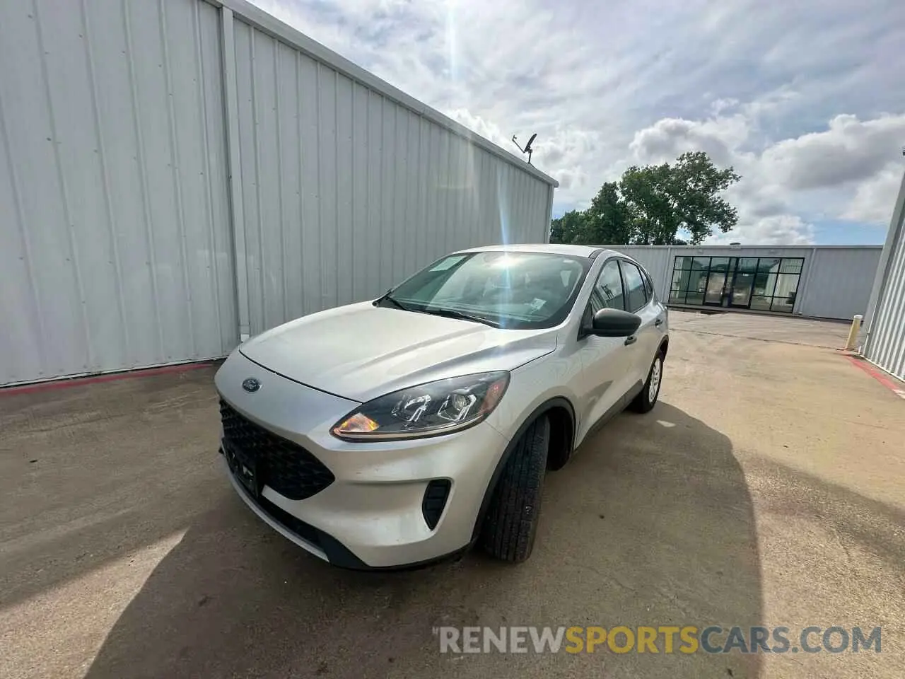 2 fotografías del automóvil dañado 1FMCU0F66LUB66867 FORD ESCAPE 2020