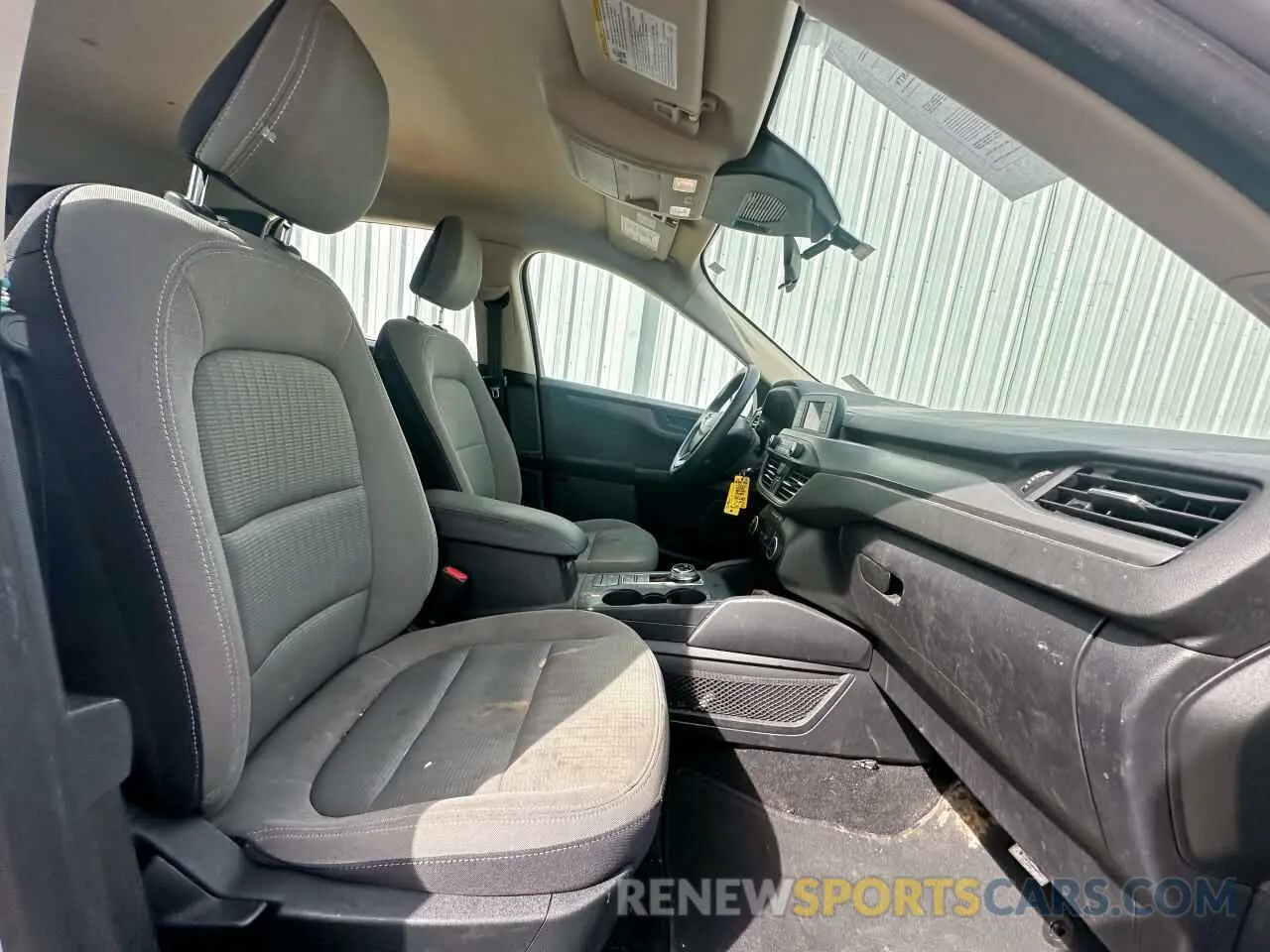 5 fotografías del automóvil dañado 1FMCU0F66LUB66867 FORD ESCAPE 2020