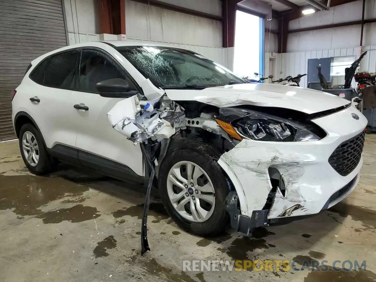 4 fotografías del automóvil dañado 1FMCU0F69LUA06045 FORD ESCAPE 2020