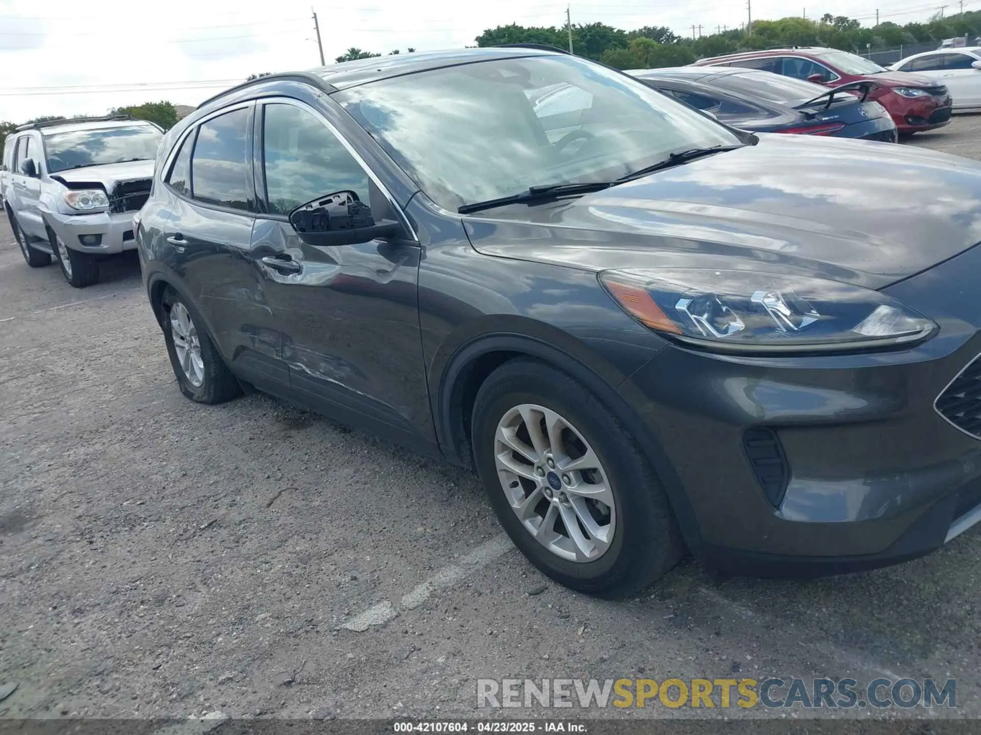 6 fotografías del automóvil dañado 1FMCU0G60LUA08619 FORD ESCAPE 2020