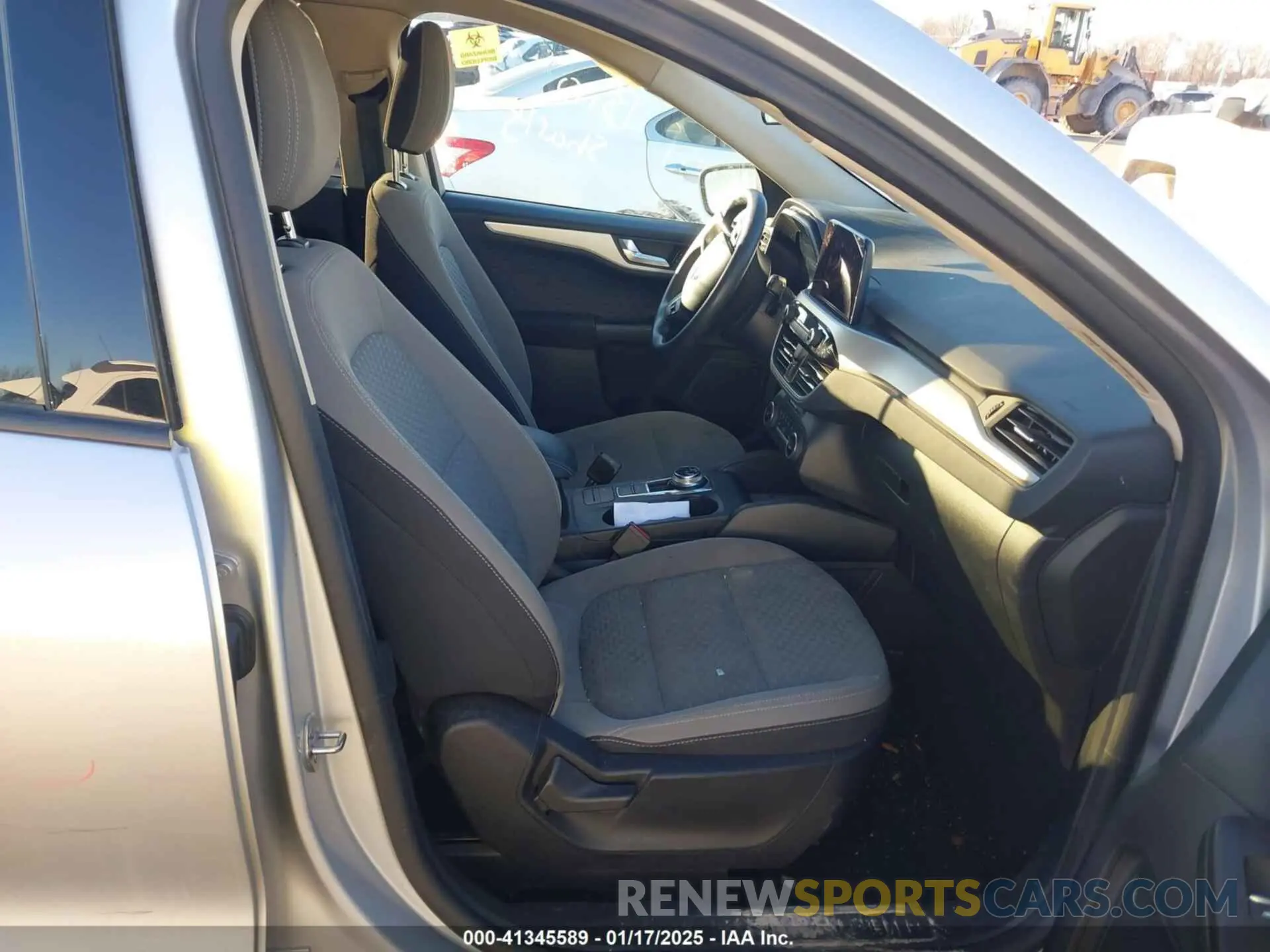 5 fotografías del automóvil dañado 1FMCU0G60LUA54306 FORD ESCAPE 2020