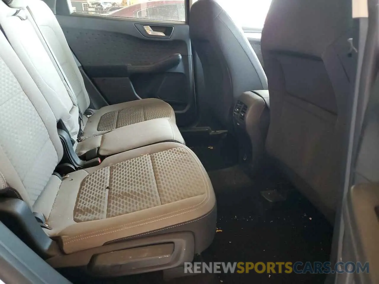 10 fotografías del automóvil dañado 1FMCU0G60LUB31109 FORD ESCAPE 2020