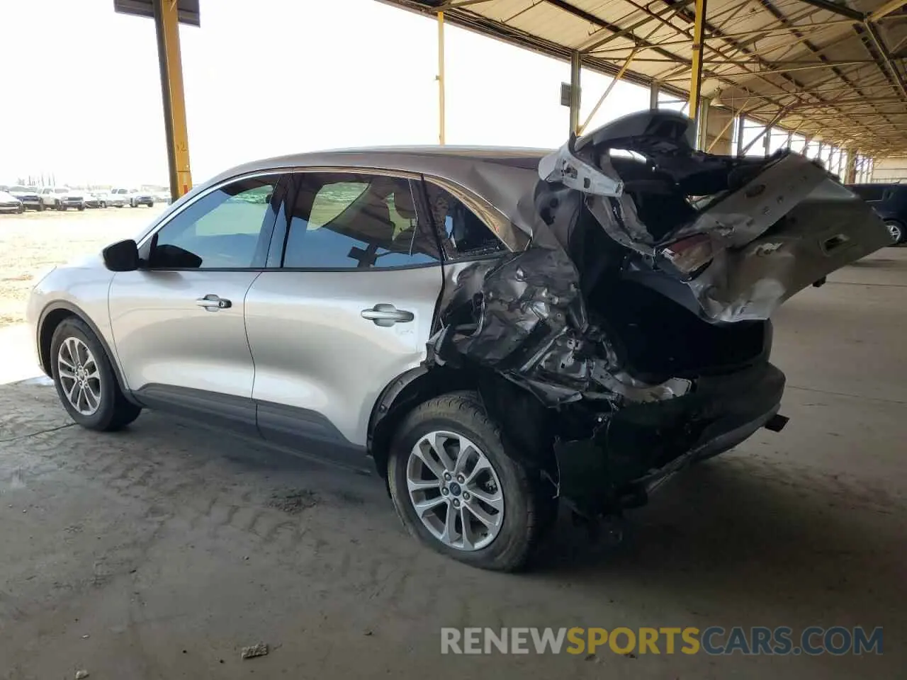2 fotografías del automóvil dañado 1FMCU0G60LUB31109 FORD ESCAPE 2020