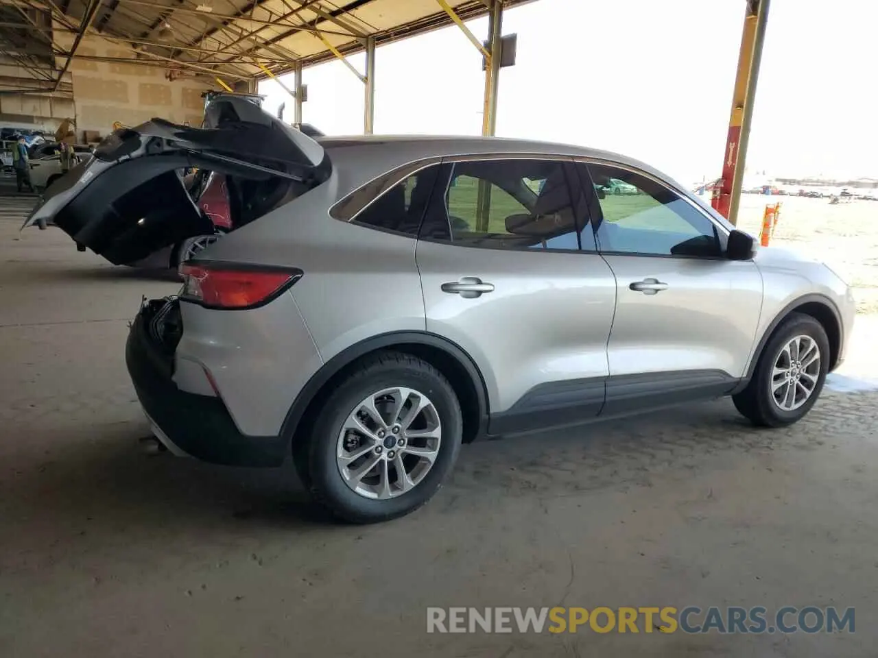 3 fotografías del automóvil dañado 1FMCU0G60LUB31109 FORD ESCAPE 2020