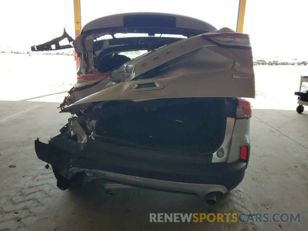 6 fotografías del automóvil dañado 1FMCU0G60LUB31109 FORD ESCAPE 2020