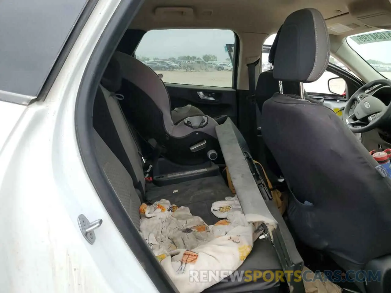 11 fotografías del automóvil dañado 1FMCU0G60LUC61942 FORD ESCAPE 2020