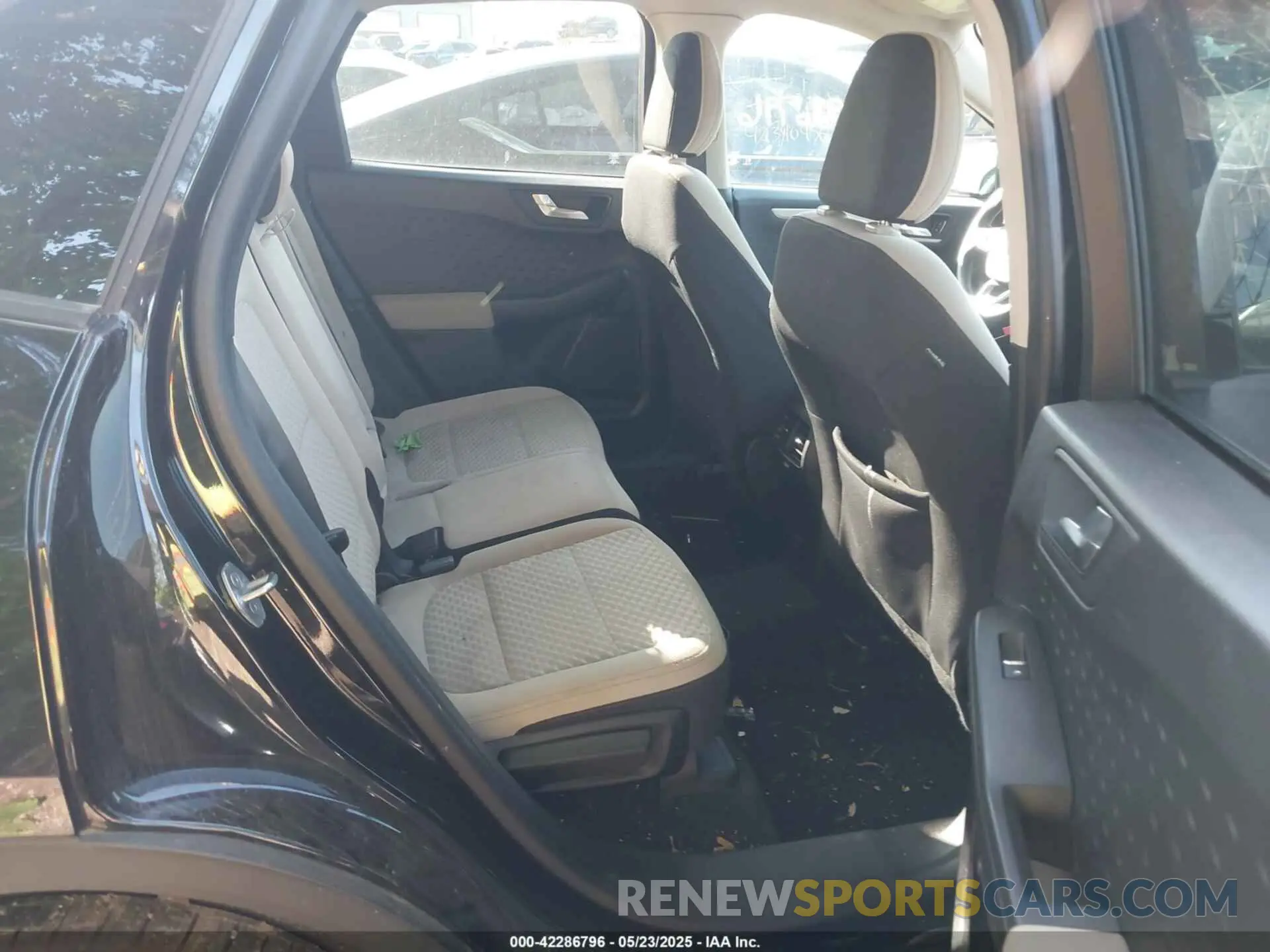 8 fotografías del automóvil dañado 1FMCU0G61LUA29107 FORD ESCAPE 2020