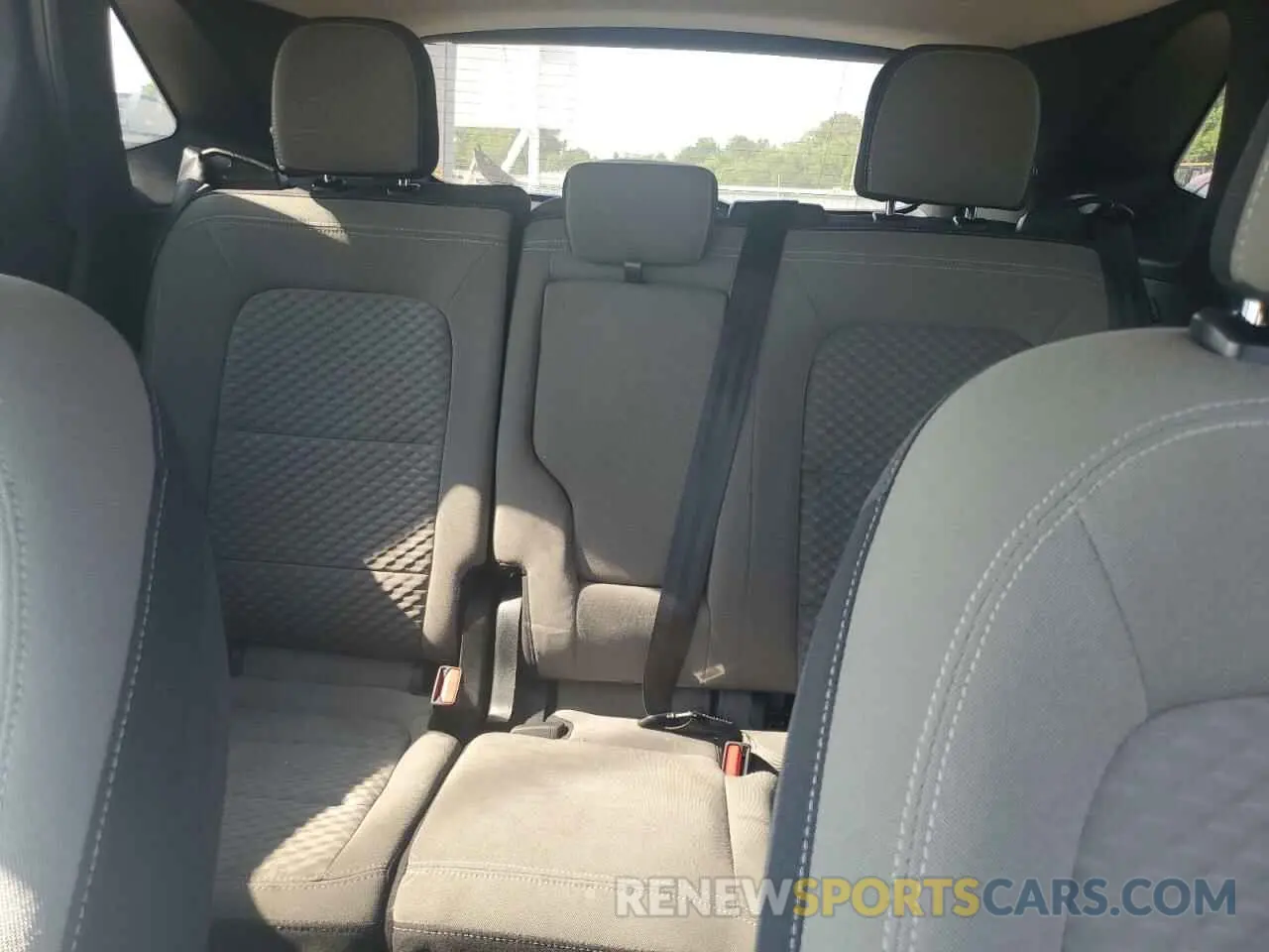 10 fotografías del automóvil dañado 1FMCU0G61LUA46795 FORD ESCAPE 2020