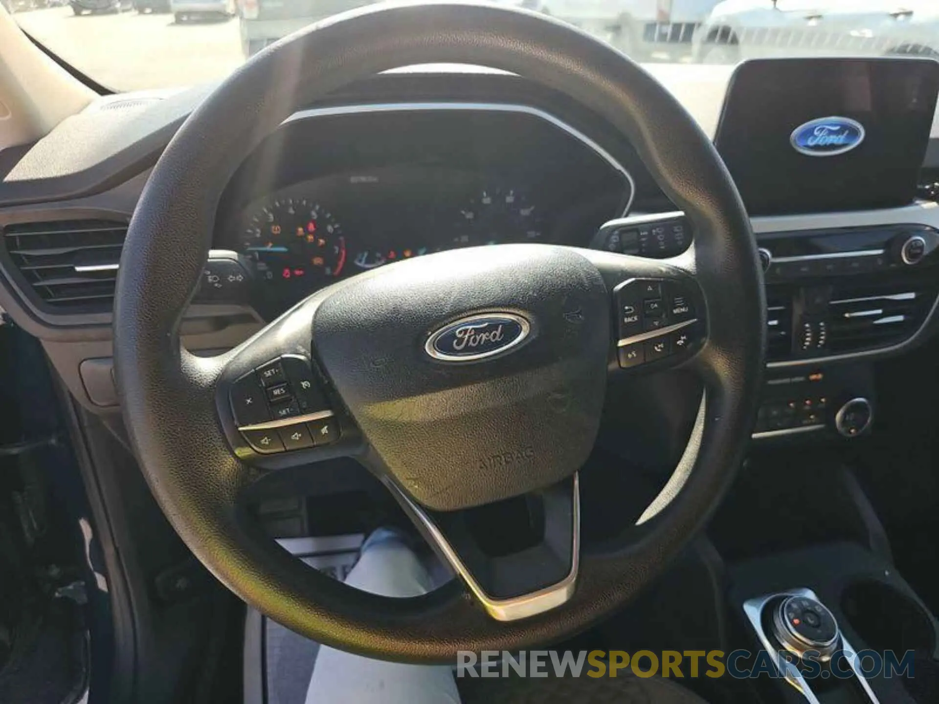 5 fotografías del automóvil dañado 1FMCU0G61LUB19082 FORD ESCAPE 2020