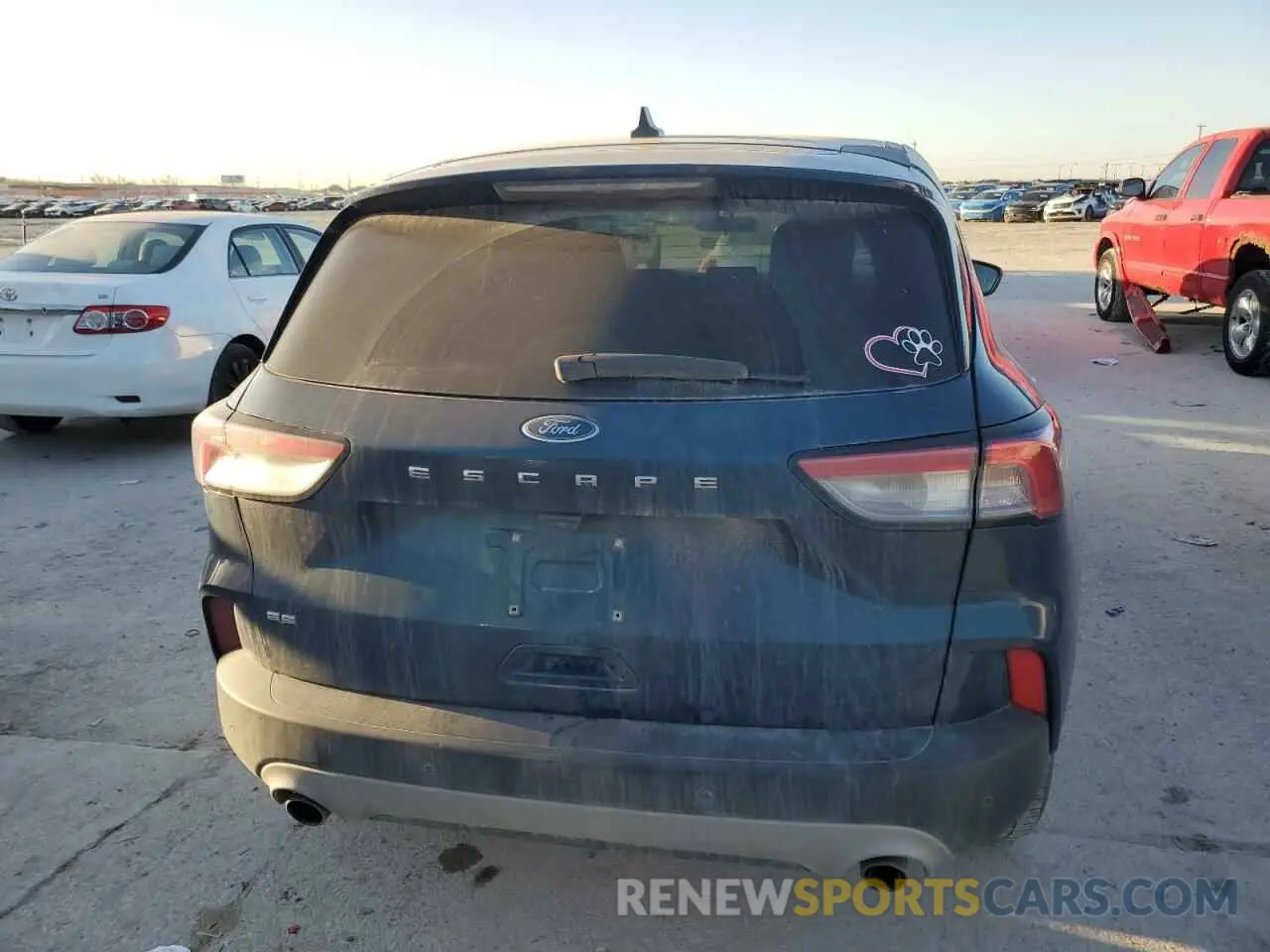 6 fotografías del automóvil dañado 1FMCU0G61LUB19261 FORD ESCAPE 2020