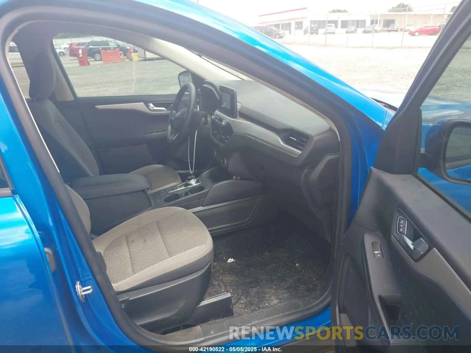5 fotografías del automóvil dañado 1FMCU0G61LUB55743 FORD ESCAPE 2020