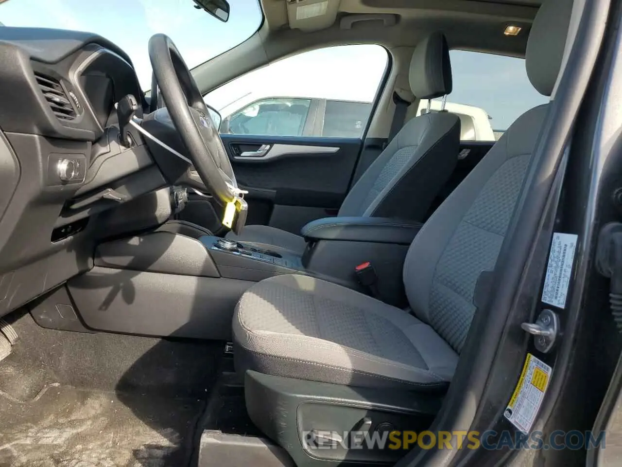 7 fotografías del automóvil dañado 1FMCU0G61LUB60585 FORD ESCAPE 2020