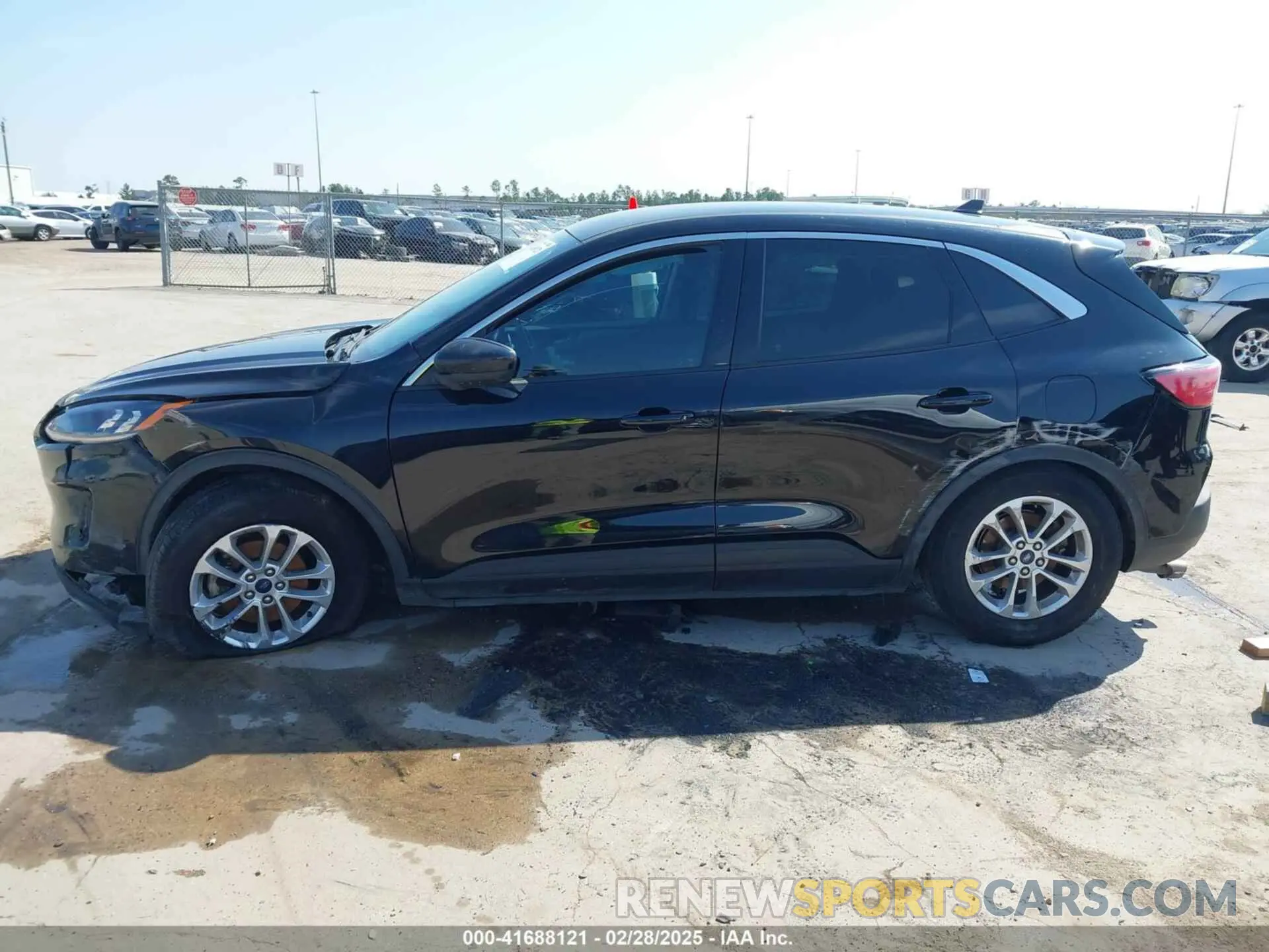 15 fotografías del automóvil dañado 1FMCU0G61LUB77189 FORD ESCAPE 2020