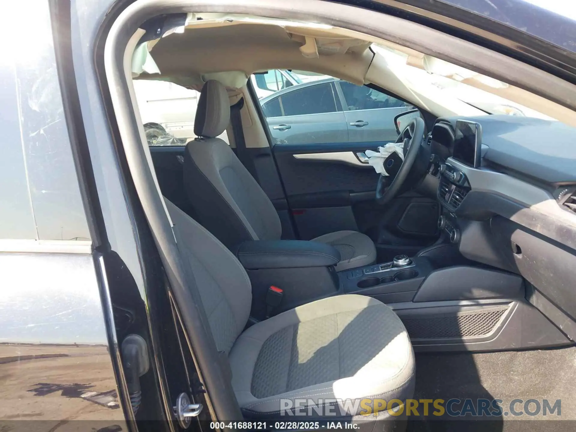 5 fotografías del automóvil dañado 1FMCU0G61LUB77189 FORD ESCAPE 2020