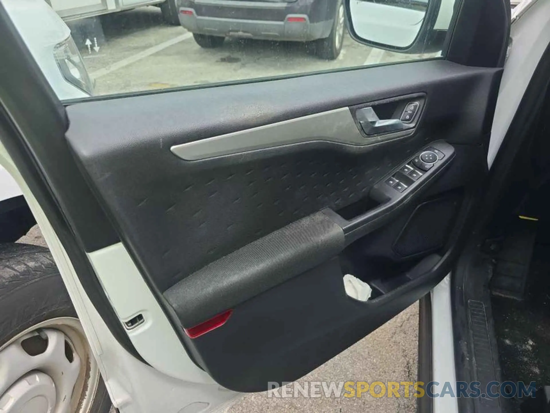 5 fotografías del automóvil dañado 1FMCU0G61LUB82313 FORD ESCAPE 2020