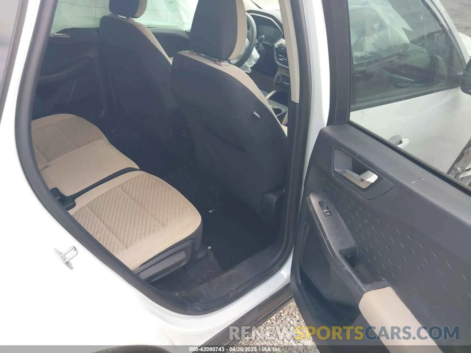 8 fotografías del automóvil dañado 1FMCU0G61LUC46897 FORD ESCAPE 2020