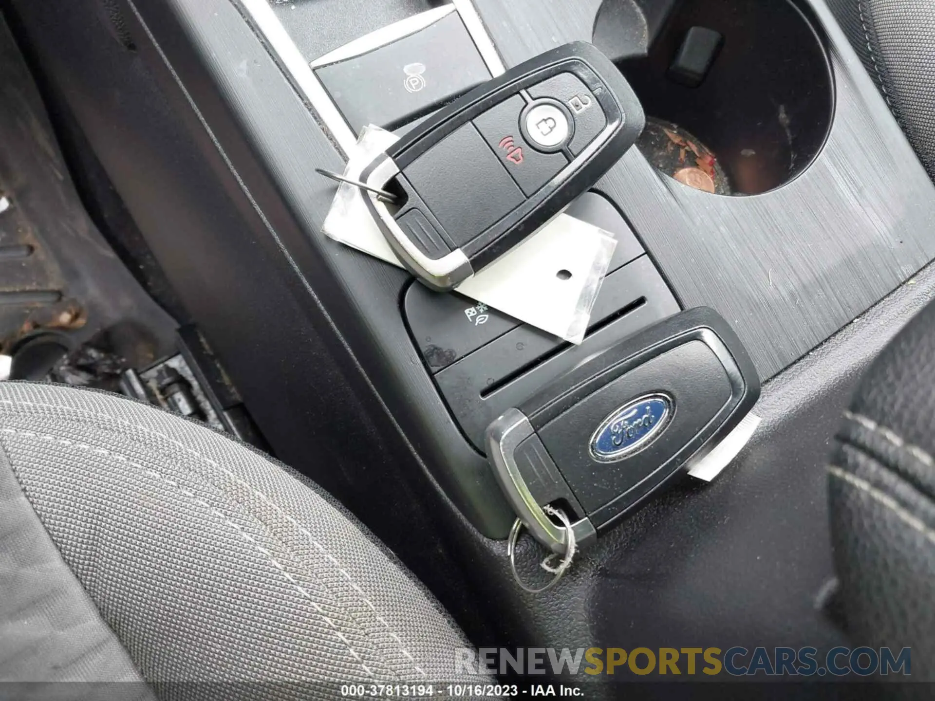 11 fotografías del automóvil dañado 1FMCU0G62LUA66943 FORD ESCAPE 2020